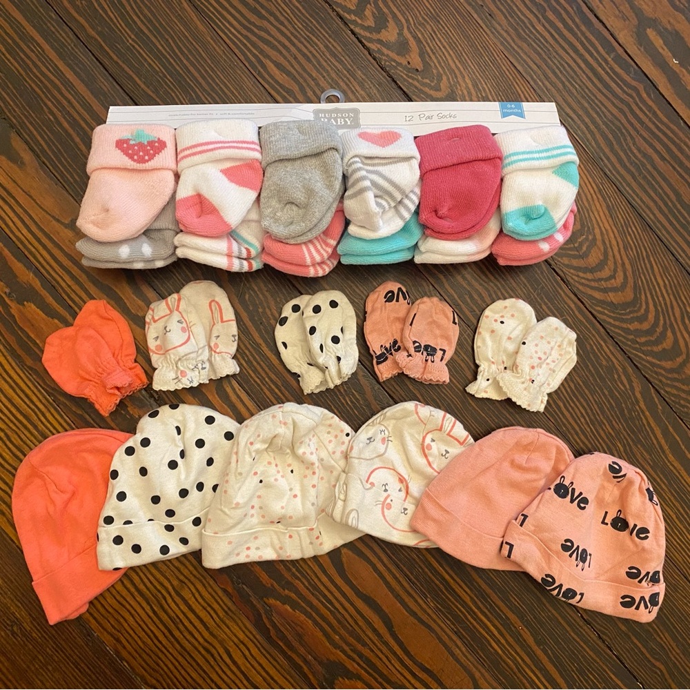 Baby Girl Hat/Sock/Mitten Bundle NEWBORN